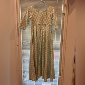 Well Dressed Wolf Love, Omi Jo Pine Diamond Maxi dress. Size 4. Great condition